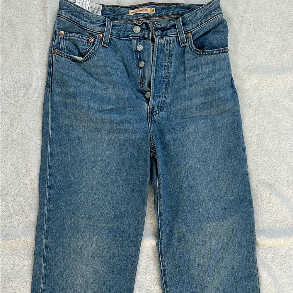 Levi Ribcage Straight Ankle Jean